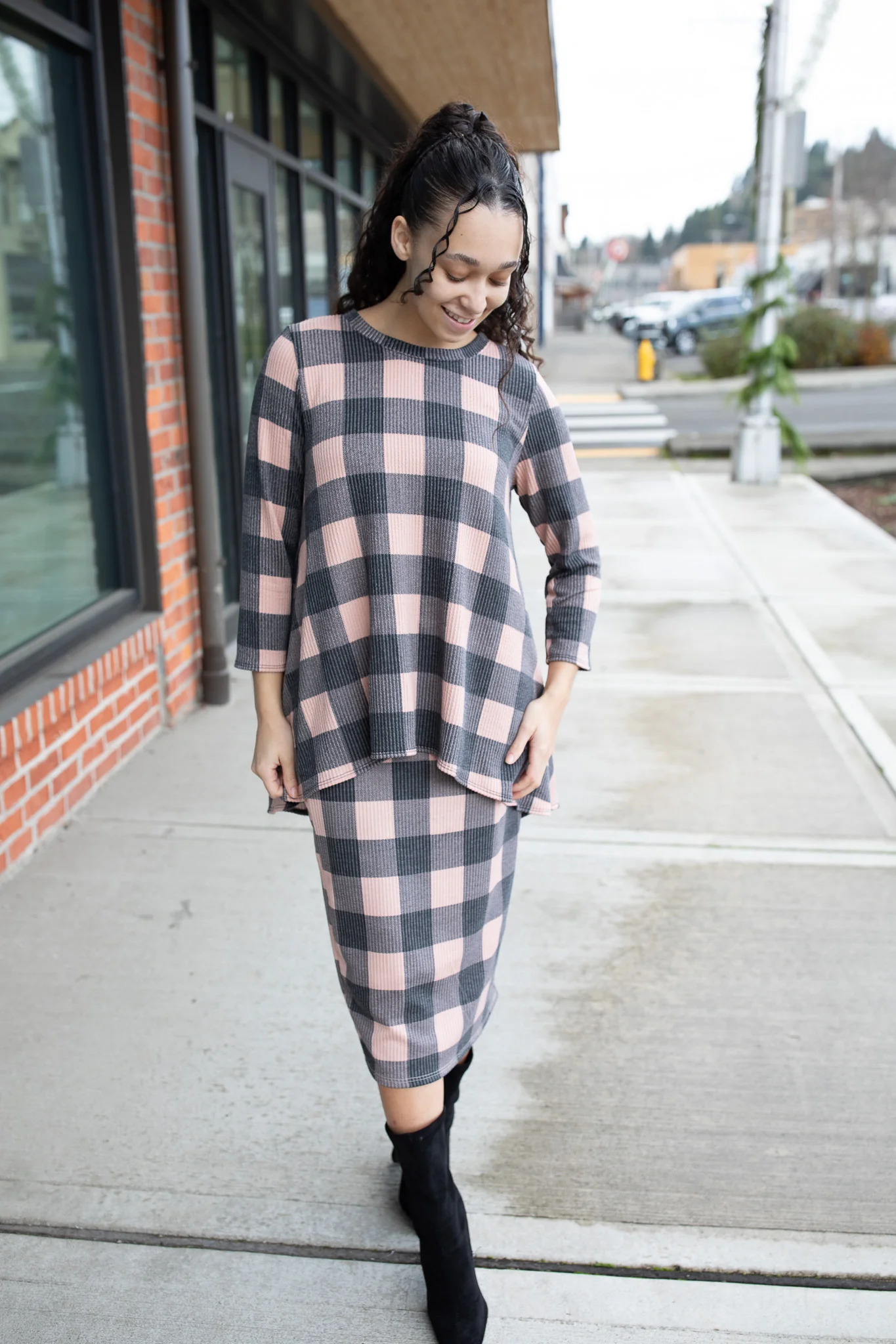 Buffalo Plaid Ribbed High Low Top - Image 2