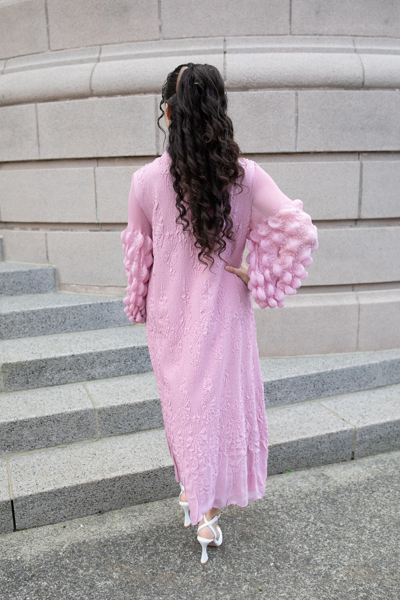 She Walks With Dignity - Mauve - Image 4